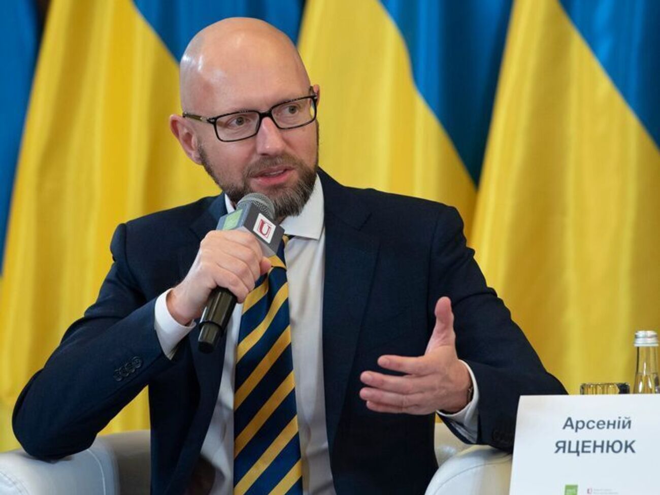 Яценюк рассказал европейским депутатам, что необходимо Украине для победы над РФ