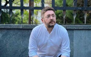 Суханов про російський паспорт: Загорнув у папір і поклав