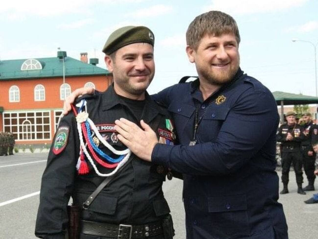 Димаев (слева) был замкомандира 4-го батальона спецполка имени Ахмата Кадырова