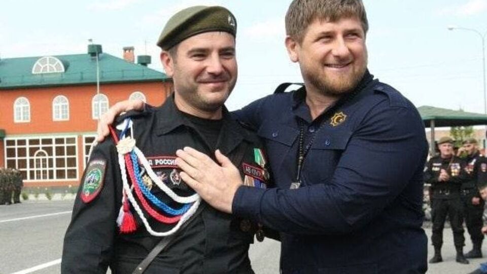 Димаев (слева) был замкомандира 4-го батальона спецполка имени Ахмата Кадырова