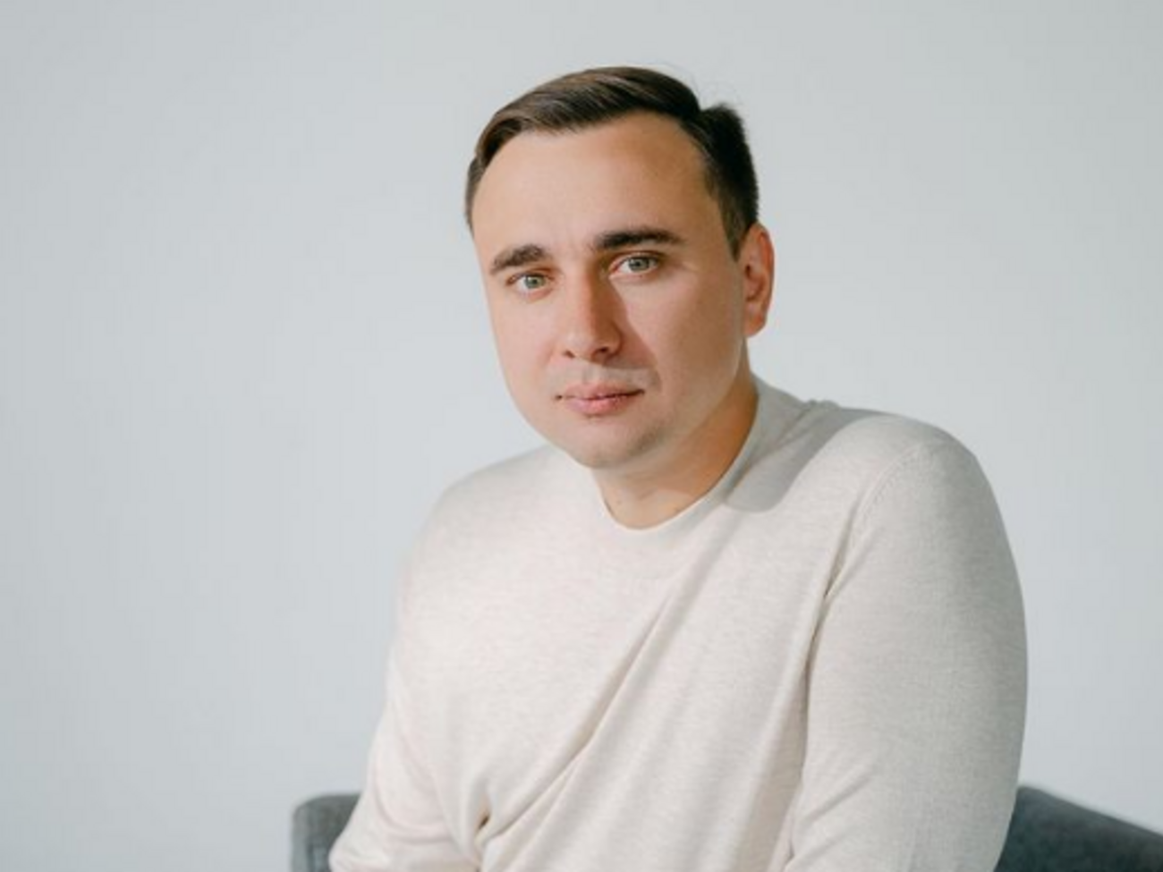 Жданов каже, що приїхав до України, "щоб особисто переконатися у наслідках вторгнення Москви і мати можливість повідомити росіянам реальну картину"