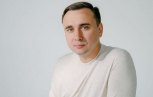 Жданов каже, що приїхав до України, "щоб особисто переконатися у наслідках вторгнення Москви і мати можливість повідомити росіянам реальну картину"