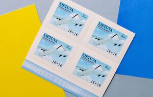 Половину коштів від продажу марок передадуть на гуманітарну допомогу Україні