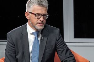 Происходящее Мельник назвал "безумием"