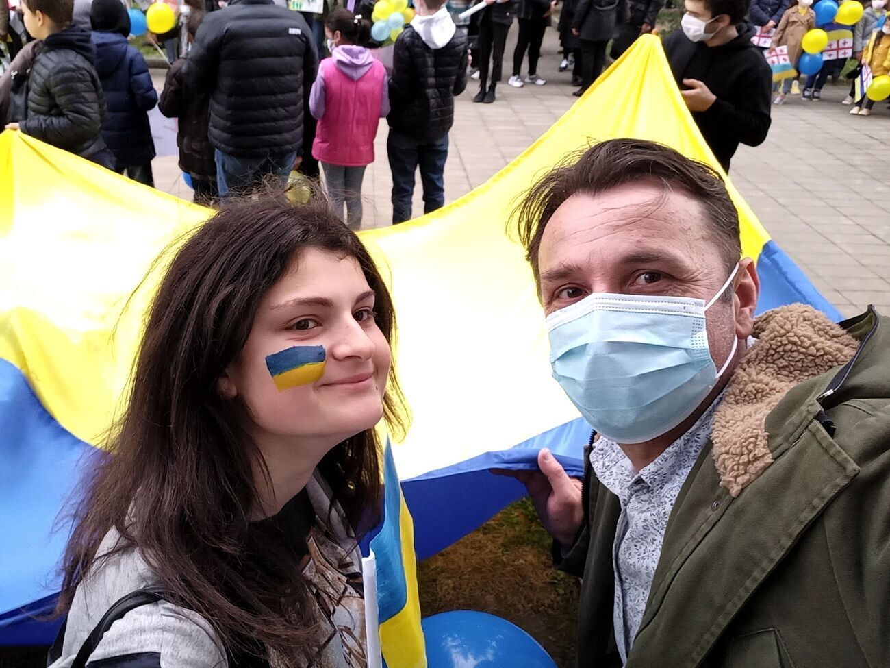 Апхазава виставив на продаж золоту медаль переможця викладацького конкурсу й сімейну прикрасу
