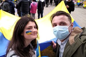 Апхазава виставив на продаж золоту медаль переможця викладацького конкурсу й сімейну прикрасу