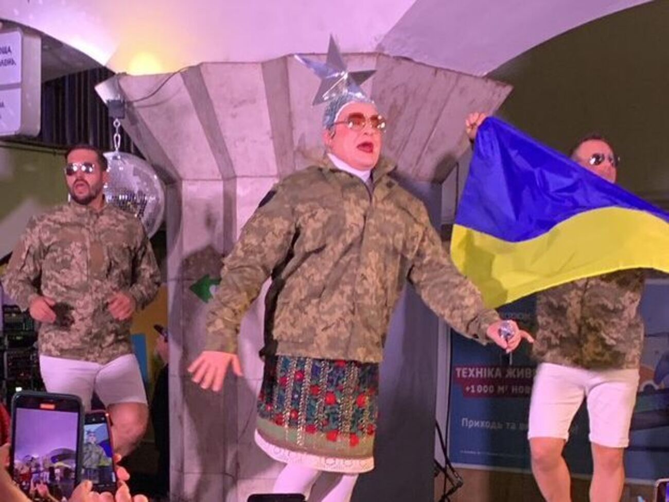 Пісню "Геть з України, москаль некрасівий!" Данилко вперше виконав у 2004 році, виступаючи в образі балерини Белли Куценко