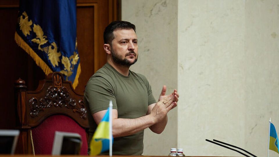 Зеленський нагадав, що, згідно з Конституцією, захист суверенітету і територіальної цілісності держави – справа всього українського народу