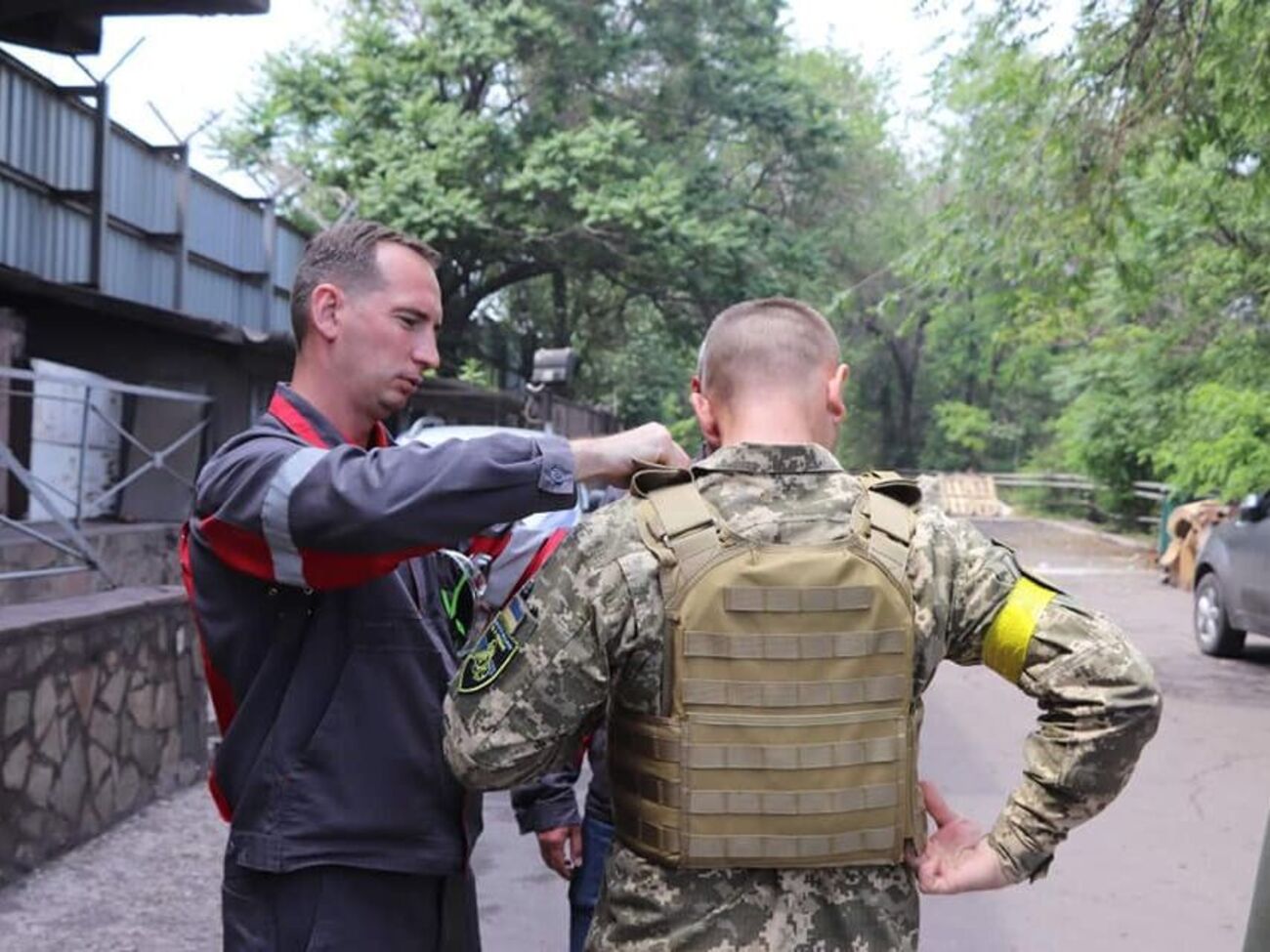 Всего компания передаст более 100 тыс. бронежилетов для ВСУ и теробороны