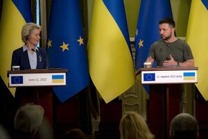 Зараз вирішальний час не тільки для України, а й для ЄС, зазначив на брифінгу з главою Єврокомісії Зеленський