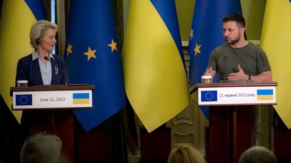 Зараз вирішальний час не тільки для України, а й для ЄС, зазначив на брифінгу з главою Єврокомісії Зеленський