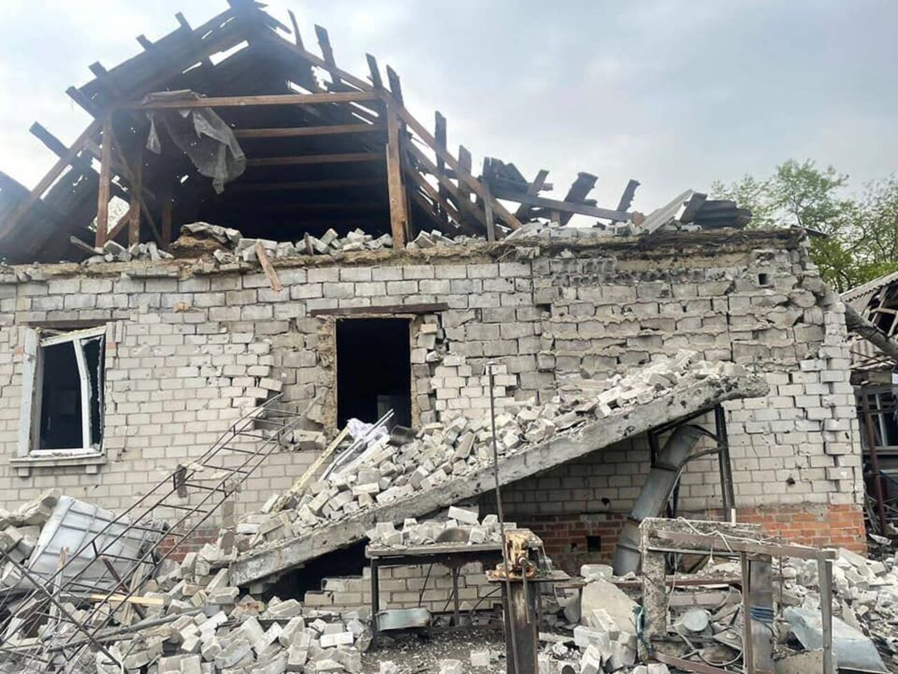 Через вибух боєприпасу окупантів зруйновано житловий будинок, зазначили в ГУ ДСНС України у Дніпропетровській області (фото ілюстративне)