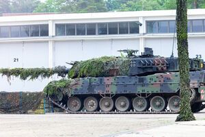 Испания планировала передать 40 танков Leopard 2 немецкого производства