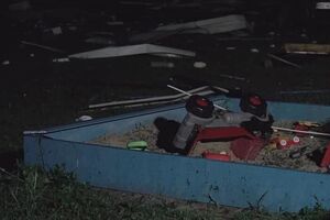 Число пострадавших выросло, среди раненых – девочка, которая эвакуировалась из Харькова. Последствия удара по Чорткову. Фоторепортаж