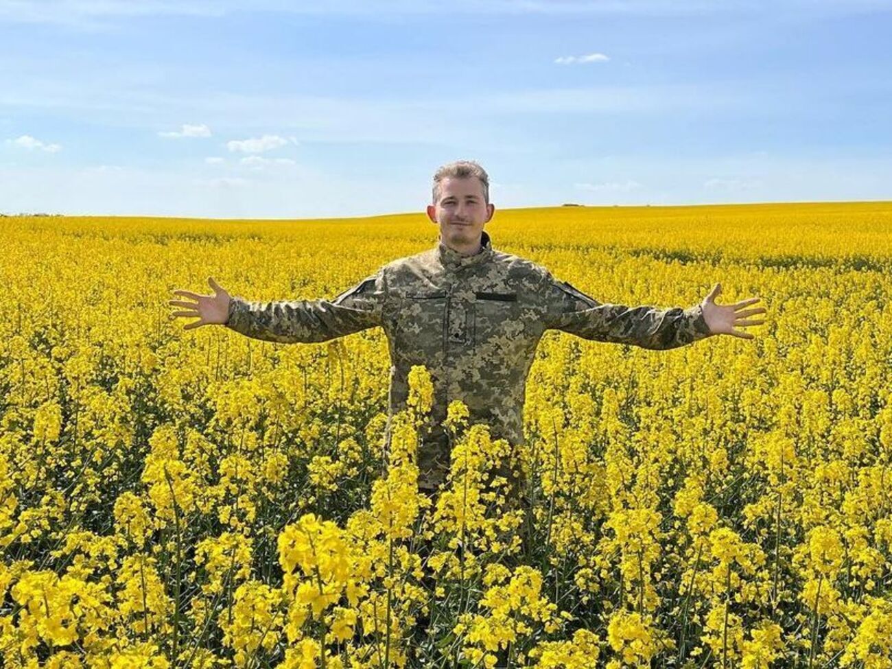 Серга: В день июньский кофе стынет, думаю о Дне России