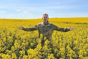 Серга: В день июньский кофе стынет, думаю о Дне России