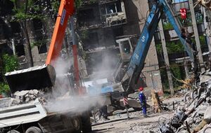 Оставшимся в Мариуполе горожанам российские оккупанты не предлагают никаких компенсаций за разрушенное жилье – только снос и частичная помощь стройматериалами