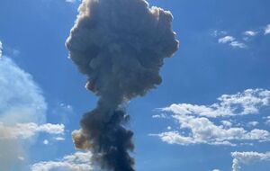 Над Прилуками после ракетных ударов стоит большой столб дыма, сообщают в соцсетях