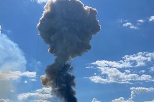 Над Прилуками после ракетных ударов стоит большой столб дыма, сообщают в соцсетях