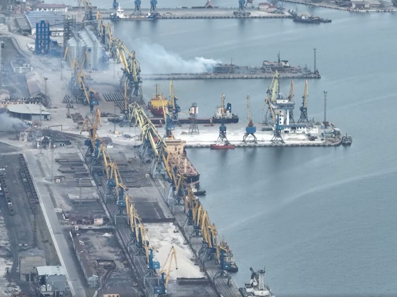 Основний обсяг металу в порту окупованого Маріуполя належить групі "Метінвест"