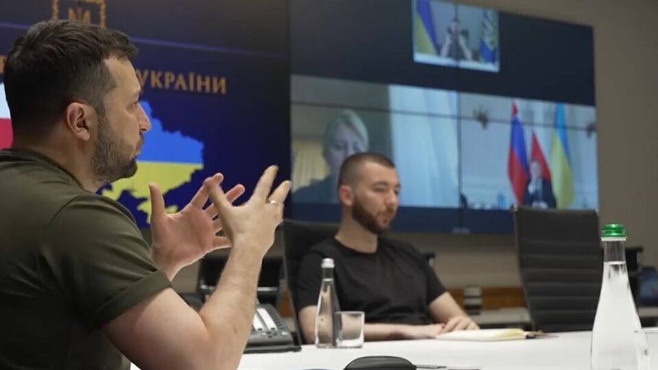 Зеленский поговорил с Чапутовой и Дудой