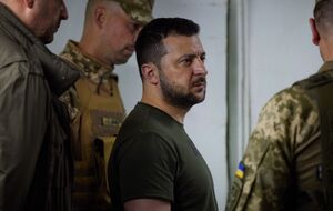 Зеленский: Говорите всем, кто вынужден видеть российский флаг на нашей украинской земле, что украинская армия обязательно придет