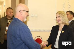 Залужный и Резников (на фото в центре) встретились с Бринк в Киеве