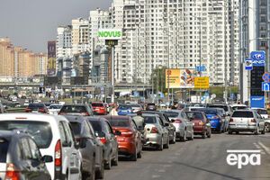 Дефіцит пального на заправках та ажіотаж на нього спадуть, коли оператори мереж зможуть забезпечити запаси бензину та дизпального на два тижні, каже Свириденко