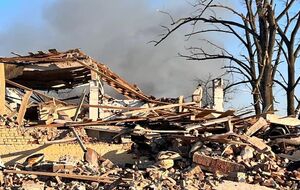 После ракетного удара оккупантов начался пожар