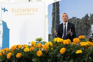 Столтенберг: Наш обов'язок – підтримати українців, зробити їхню позицію на переговорах якомога сильнішою