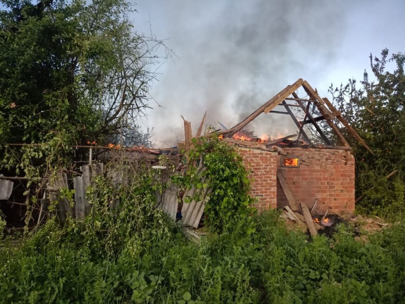 Оккупанты второй день усиленно обстреливают из артиллерии и минометов Сумскую область