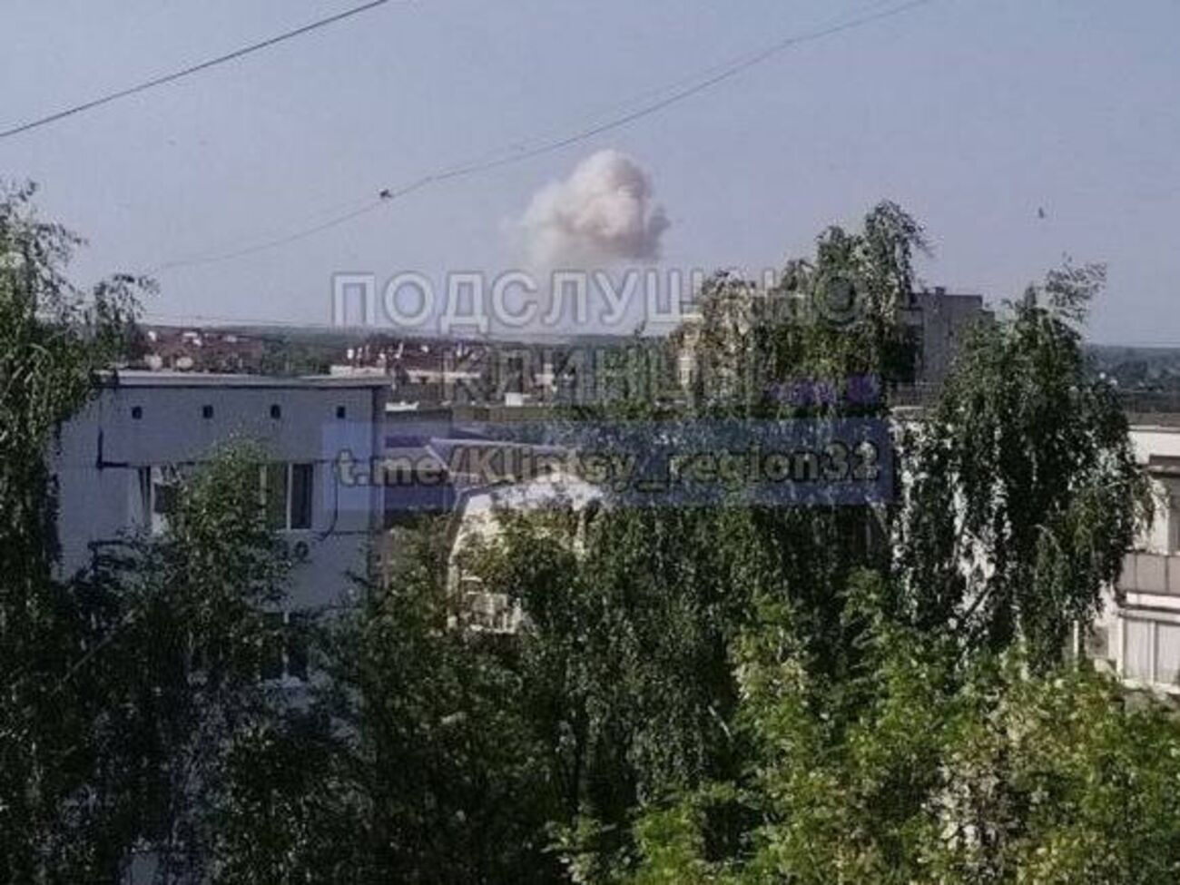 По неподтвержденной информации,&nbsp;удар пришелся в военную базу и задел часть жилого комплекса в Клинцах