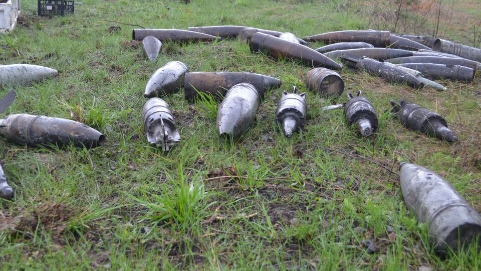Глава Нацполиции говорит, что снаряды могут "выползать" из почвы после разминирования
