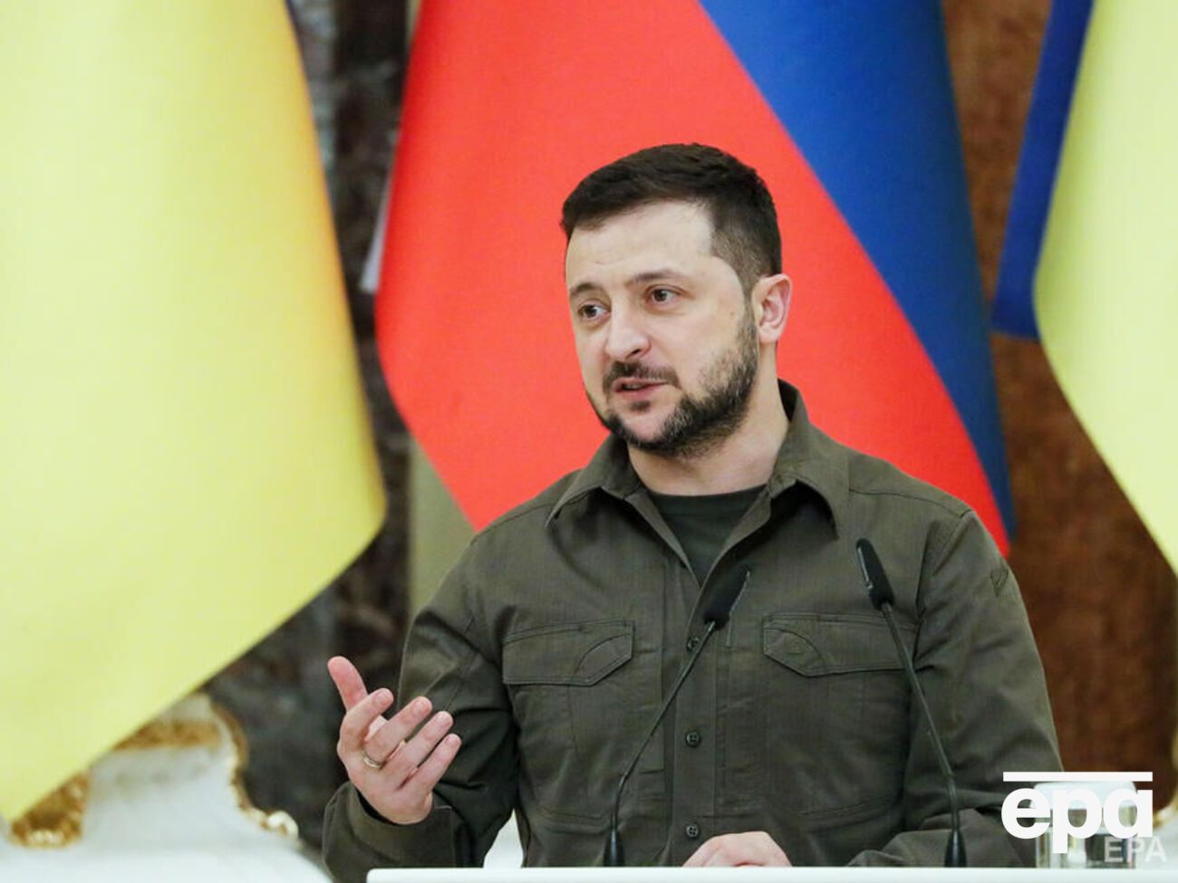 Зеленский (на фото) считает, что&nbsp;что Западу было бы справедливо слушать Украину накануне конфликта