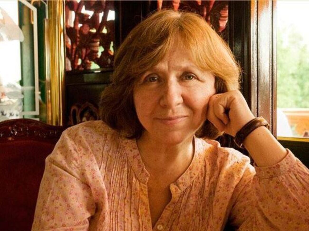 Алексиевич:&nbsp;Украина сегодня на передовой борьбы со злом. Она должна знать, что мы с ней