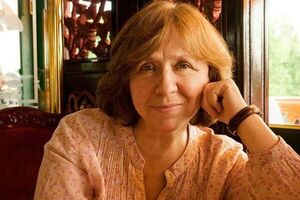 Алексиевич: Украина сегодня на передовой борьбы со злом. Она должна знать, что мы с ней