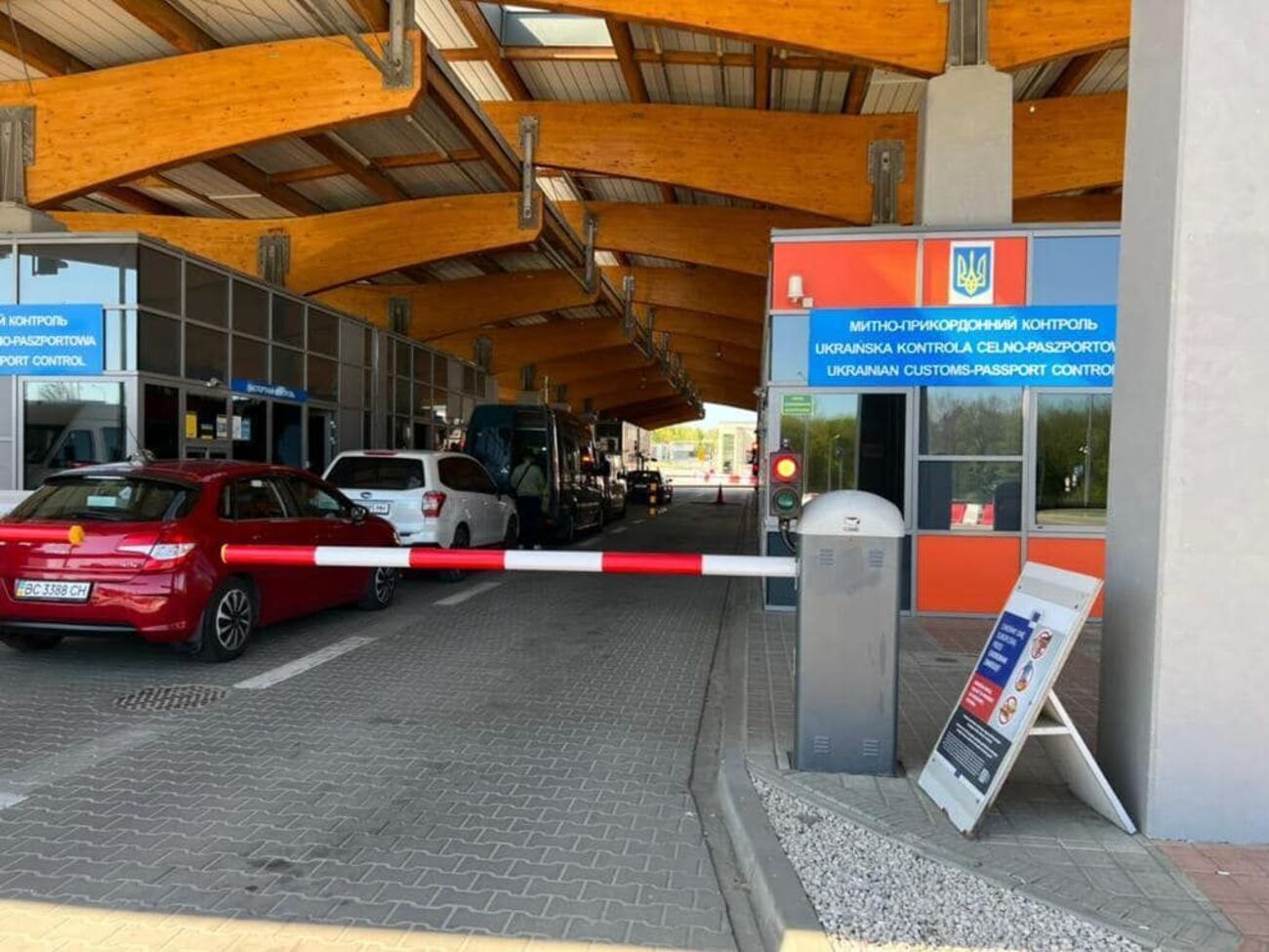 Діти зможуть виїжджати за наявності згоди Національної соціальної сервісної служби без нотаріального засвідчення документів
