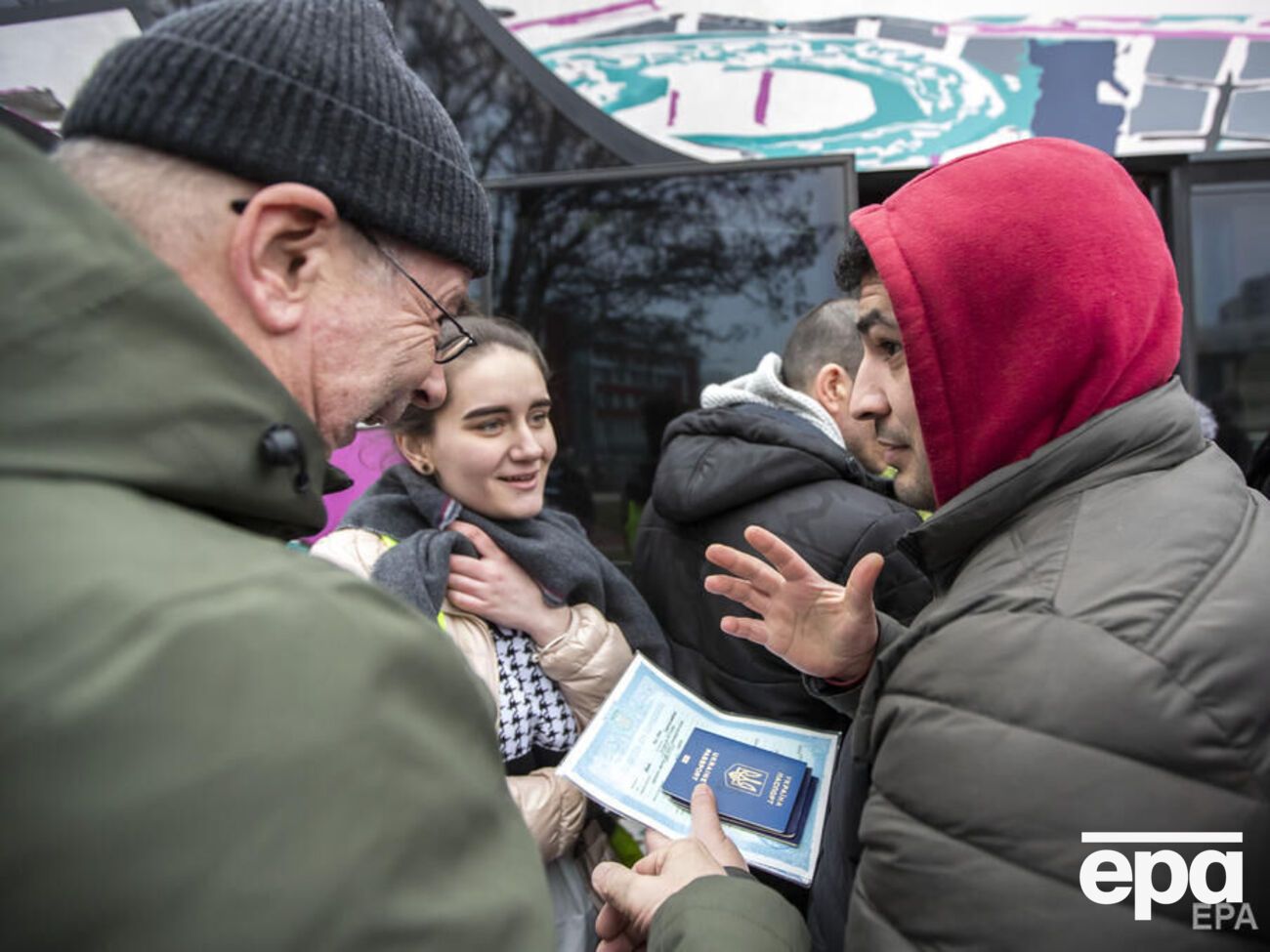 Во многие регионы Украины сегодня возвращаться опасно