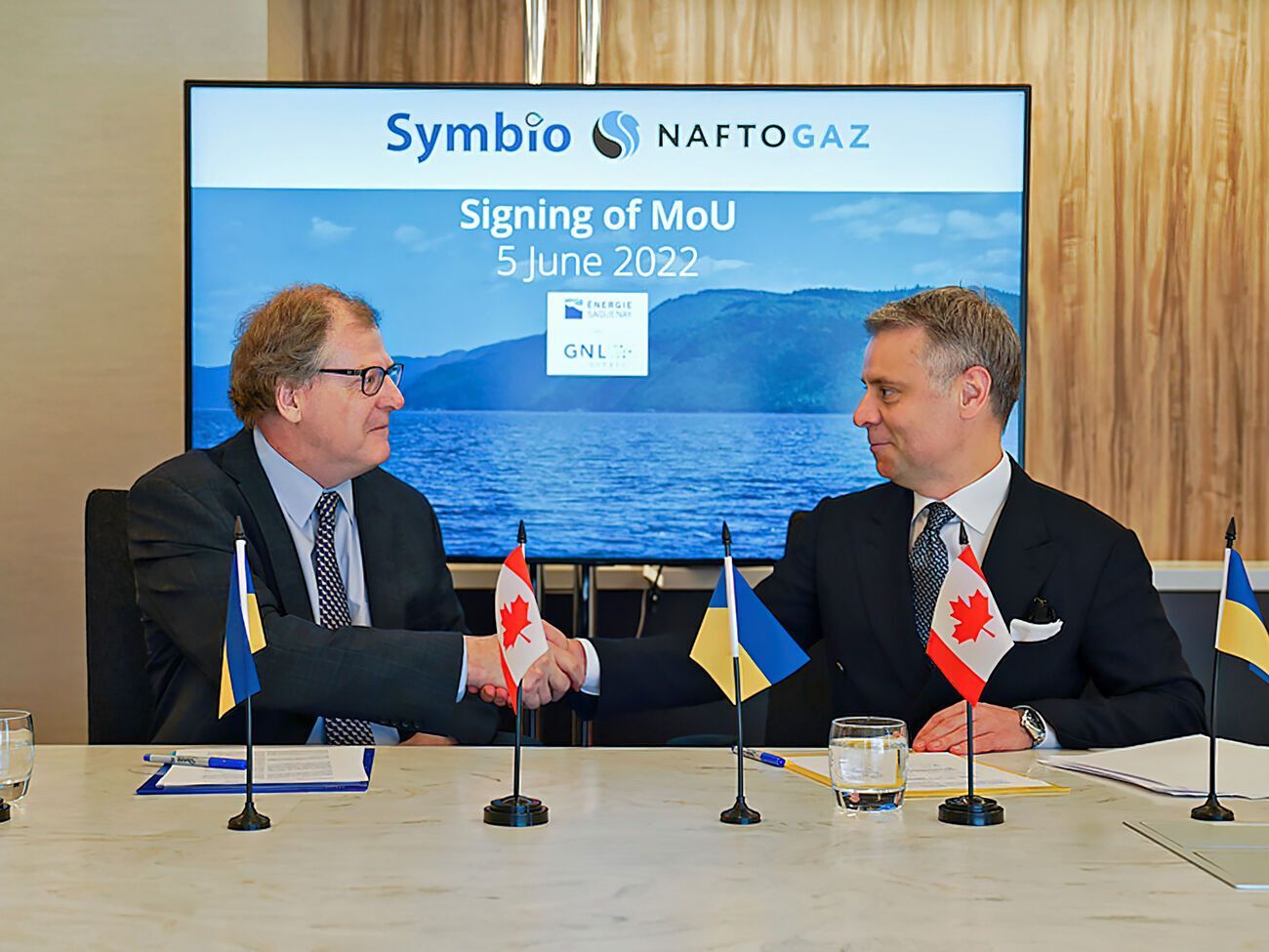 Ілліч та Вітренко підписали меморандум у США