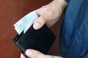 Пенсионеры, находящиеся на временно оккупированных территориях, испытывают проблемы с получением украинских пенсий