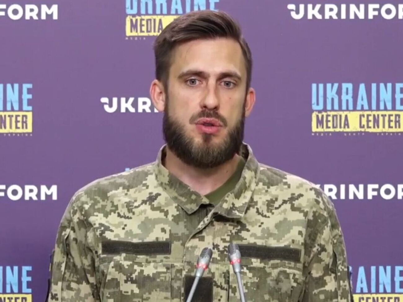 За даними Магру, уряди України та Великобританії роблять кроки для обміну на полонених росіян трьох військовослужбовців, "засуджених" бойовиками до страти