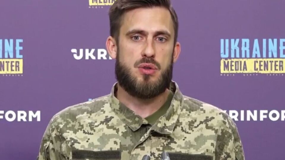 За даними Магру, уряди України та Великобританії роблять кроки для обміну на полонених росіян трьох військовослужбовців, "засуджених" бойовиками до страти