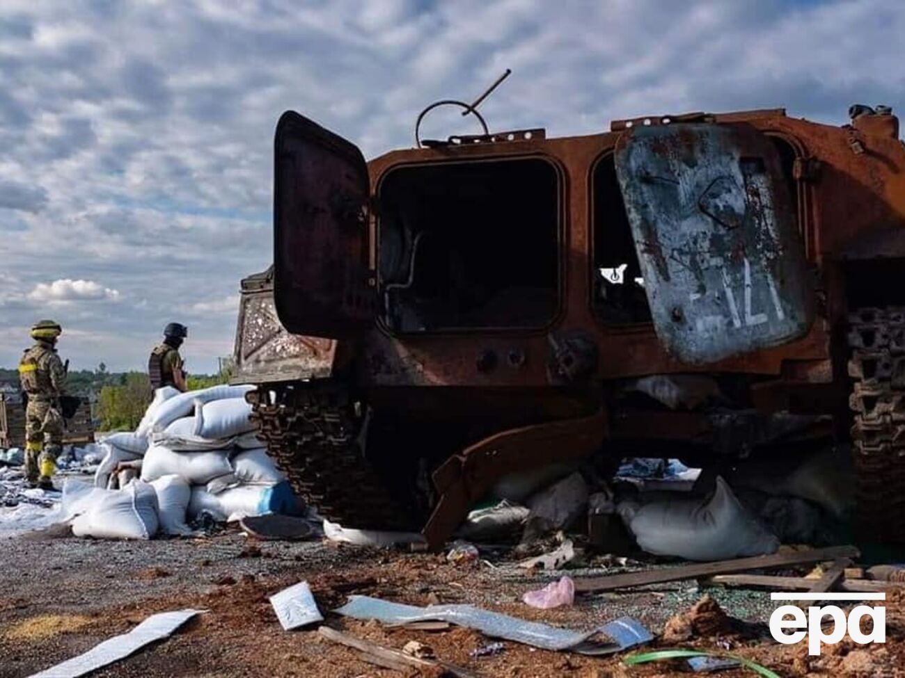 Российские войска открыто вторглись в Украину 111 дней назад