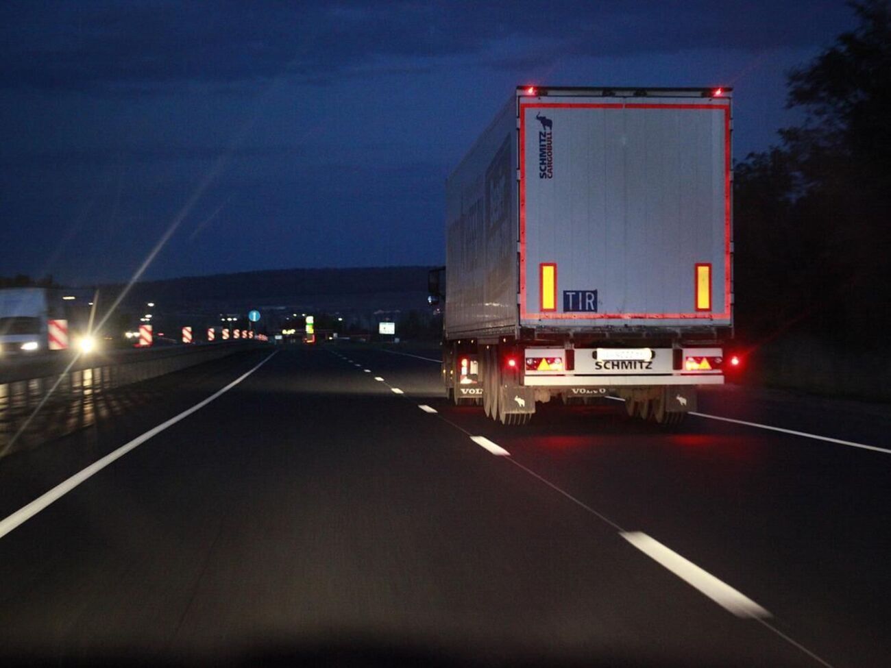 Только топлива автотранспортом ввезли в 15 раз больше, чем до открытого вторжения, отметил Найем