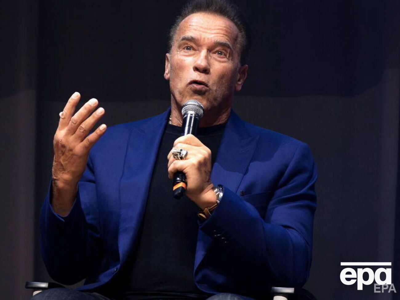 Шварценеггер: Погляньте на те, що відбувається в Україні. Ми всі сповнені жаху від того, що бачимо щодня в новинах