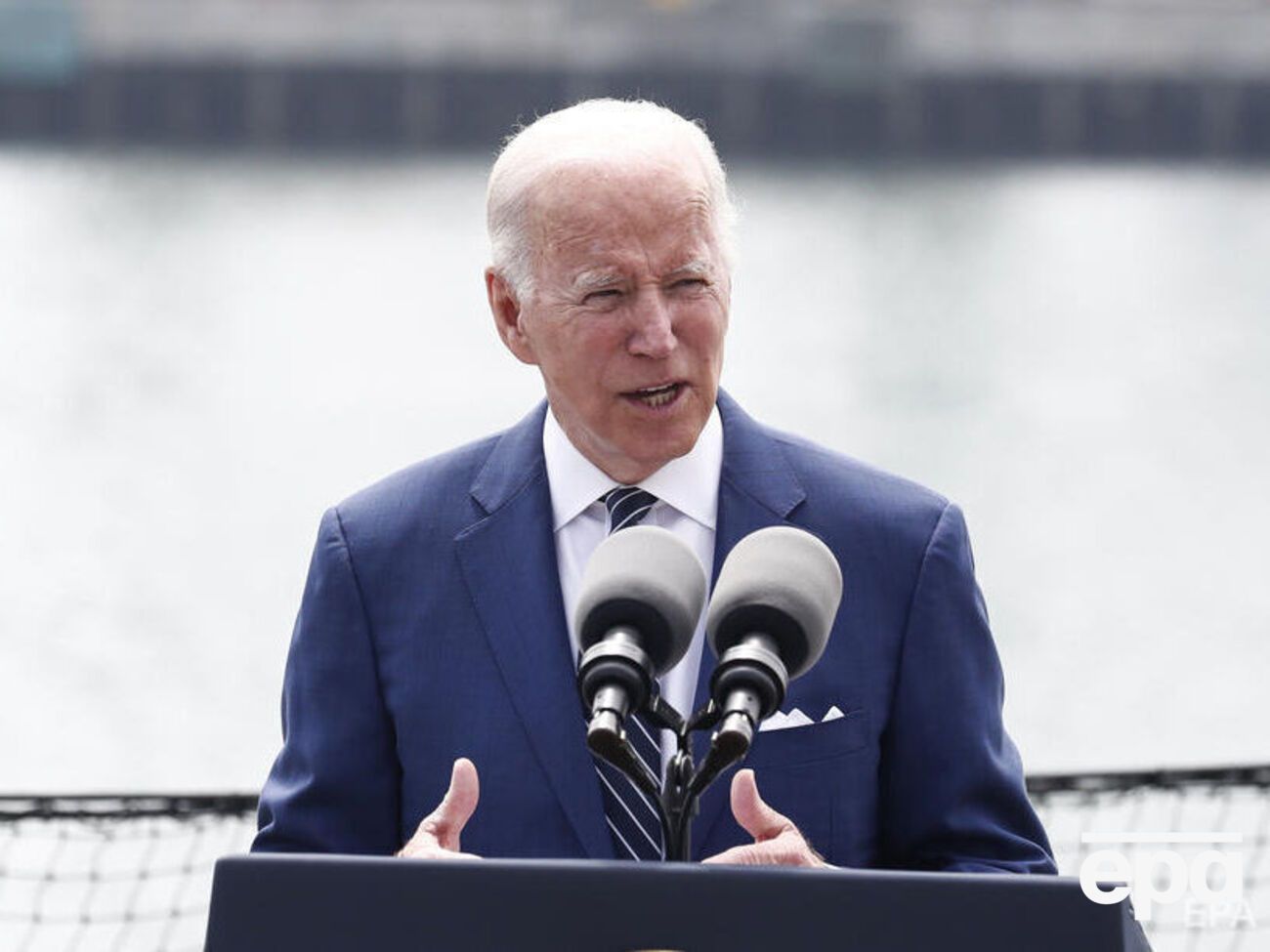 Строительство хранилищ является оптимальным вариантом и может помочь Украине выиграть время, отметил Байден