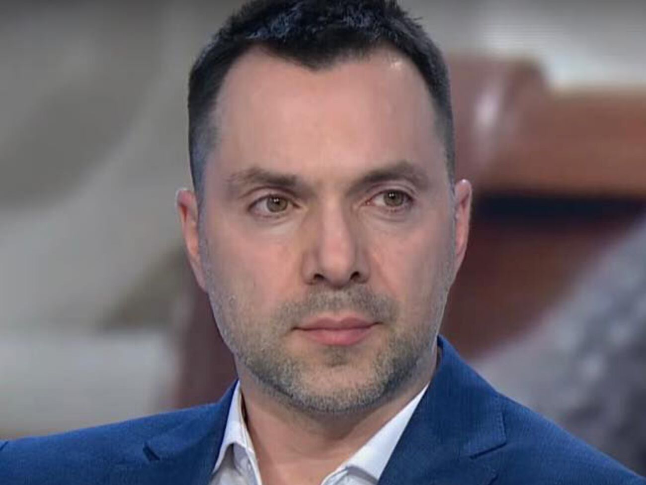 Арестович: Війна ведеться не тільки військовими методами. І не лише за території