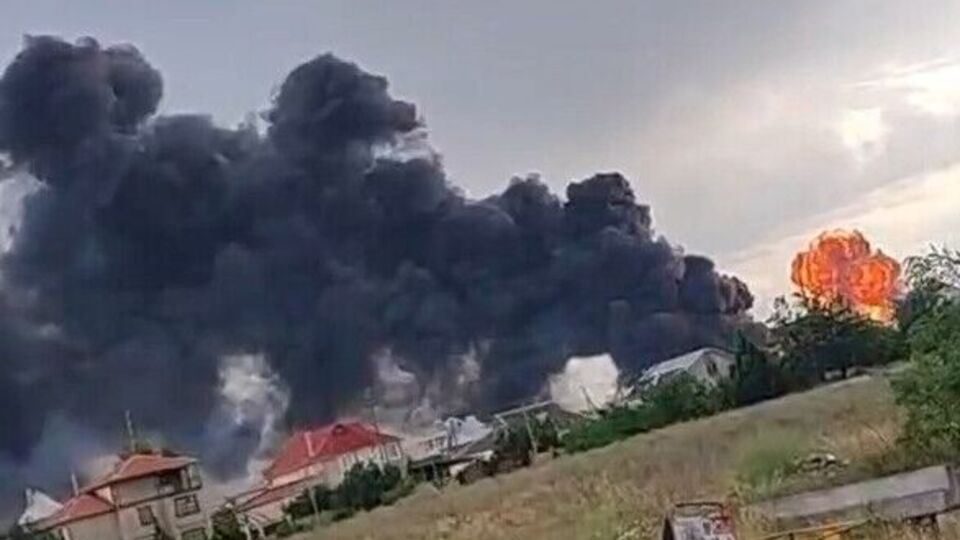 Боєприпаси на складі, за даними Херсонської ОВА, детонували до пізнього вечора 14 червня