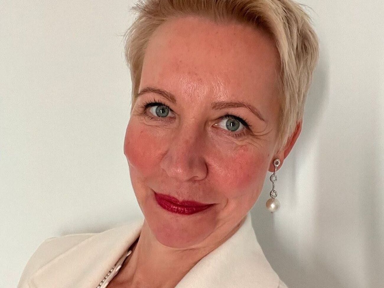 Лазарева:&nbsp;Да, мы из России, но мы не хотим и не можем возвращаться в страну, которая ведет агрессивную войну в данный момент, убивая людей, уничтожая города и разрушая экономику двух стран