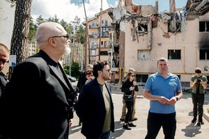 Премьер Албании Эди Рама (первый слева), премьер Черногории Дритан Абазович (в центре) и мэр Ирпеня Александр Маркушин (справа)